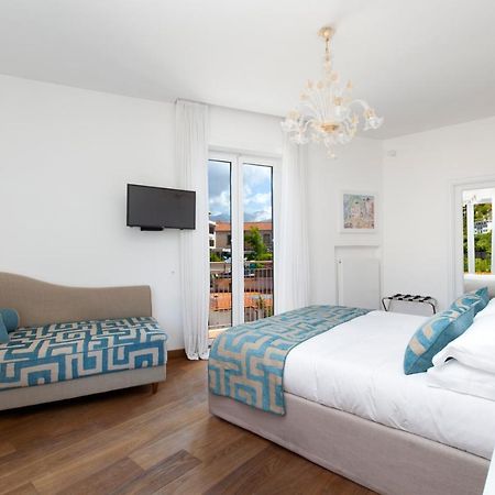 Sorrentovibes - Luxury Home Sea View & Jacuzzi In Sorrento Centre Ngoại thất bức ảnh